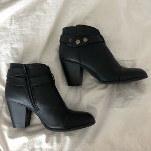 American eagle black ankle boot heels